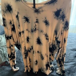 Torrid Black and Cream Tie-Dye Long Sleeve Top